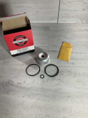 NOS Genuine Briggs & Stratton 796611 Float Bowl OEM (6922781294775)